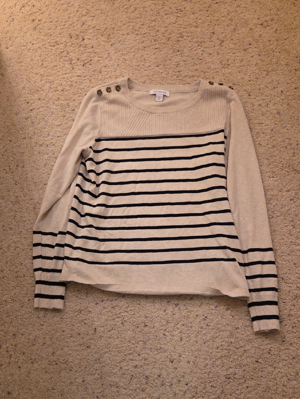 Liz Claiborne Cream Crewneck Sweater